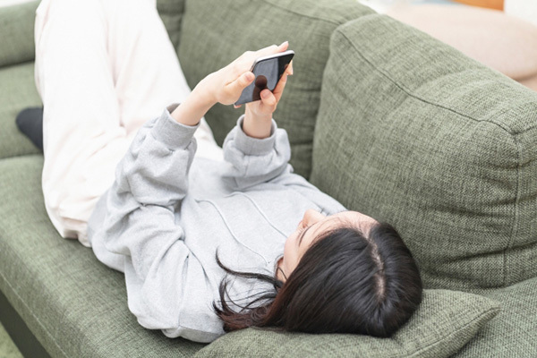 女性が陥りやすい「スマホ認知症」“すぐググる”はNG習慣