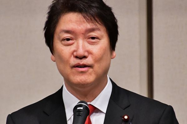 維新・足立康史議員 持論のたびに総ツッコミ…ネットも非難
