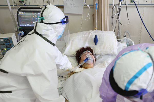 気の緩みが高める死亡リスク…陰性診断後に死亡したケースも