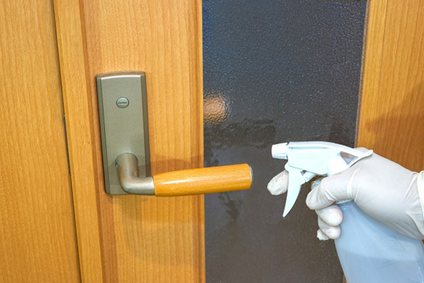 内科医がコロナ対策の質問に答える「ドアノブ消毒必要なし」