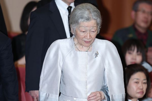 美智子さまの心配な微熱症状 7週間上がったり下がったりの状態