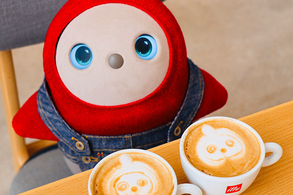 家族型ロボットLOVOTを導入した全国の施設を取材