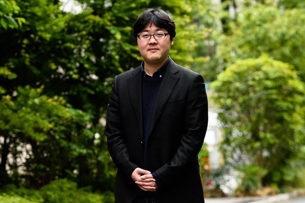 貧困支援「もやい」理事長は33歳　10年間対峙した困窮の現場