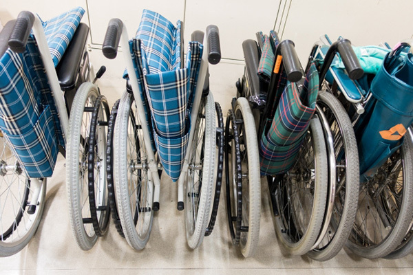 コロナ集団感染乗り越えた老人ホーム明かす「1人で30人をケア」