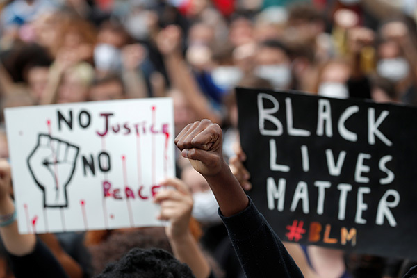 NHKの黒人デモ報道に非難　アニメ筆頭に「差別の助長」