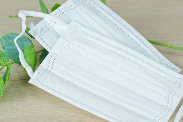 専門家が語る、マスクが辛い夏でも「人混みでは不織布がいい」