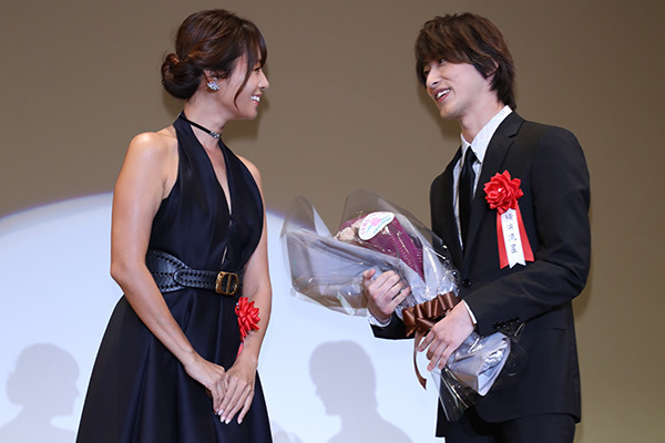 もはや懐かしい「3密だった上半期の芸能会見」（2）