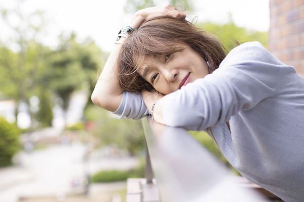 小林麻美振り返る育児25年　芸能界のドンとお受験から遊園地まで