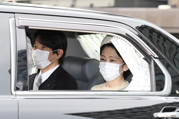 秋篠宮ご一家「真珠婚はマスク姿で…」結婚30年を振り返る