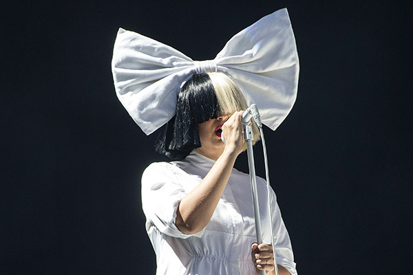 歌手・シーアが44歳で“おばあちゃん”に、ラジオで喜び語る