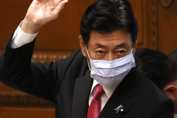 西村大臣「休業要請拒否したら罰則」が波紋「日本語おかしい」