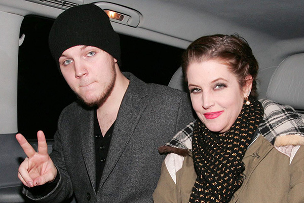 エルヴィス・プレスリーの孫が自殺か、27歳で死去