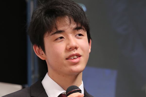【ラブちゃん顔相チェック】藤井聡太　ほくろにモテすぎ注意報