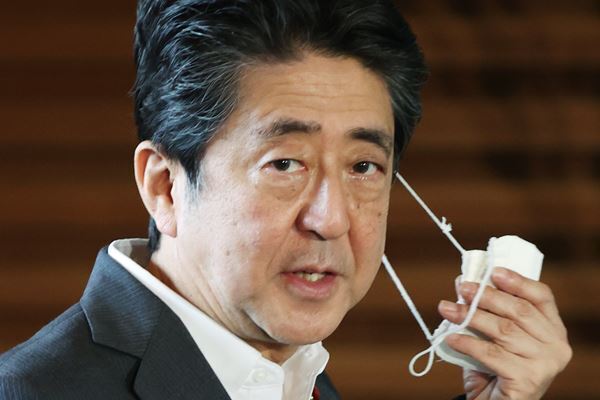 感染者急増も政府はGoTo強行…「安倍政権の延命」との指摘も