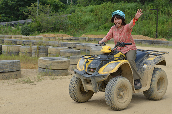 「ワイルド・バギー」で童心に帰る！神戸の旬な冒険スポット