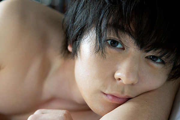 犬飼貴丈 撮影秘話語る「たまに衣装があってもパンツだけ（笑）」