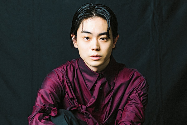 菅田将暉　映画『糸』で父親役「“娘”が容赦なく甘えてきて…」