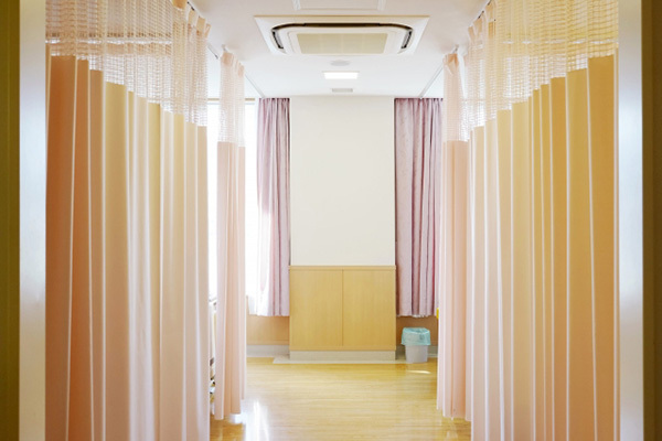 「コロナは陰謀」…“偽情報”信じた男性の妻が感染して死亡