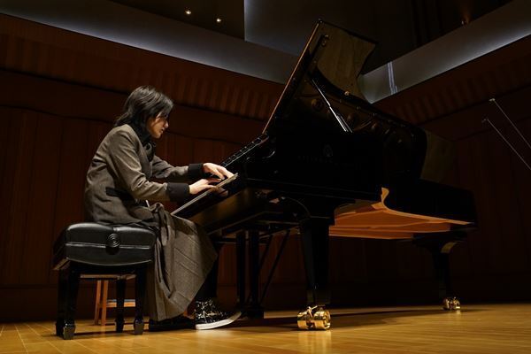 19歳でホールコンサート成功！天才ピアニストを育てた母の葛藤