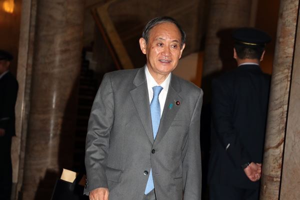 菅長官「民主党は議員だけで代表選」過去の批判がブーメランに