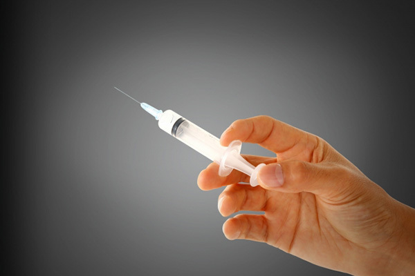 “コロナへのワクチン”は何が違うのか、人体への影響も懸念