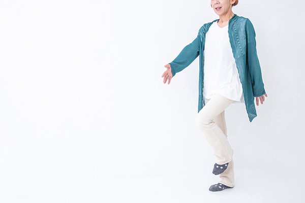 医師が実践！認知症防ぐ運動習慣「足踏みしながら計算する」