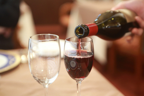 医師が教える認知症予防の食習慣「毎日2〜3杯の赤ワインを」