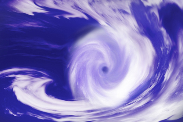 上陸ゼロでも高い水温に懸念　10月までは巨大台風への備えを