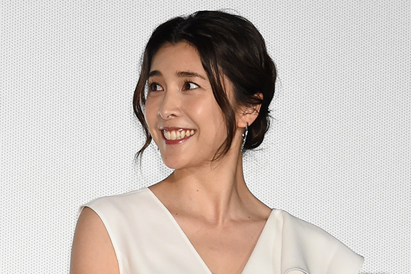 竹内結子さん 中居正広も絶賛、幻の歌手デビュー曲が再評価へ