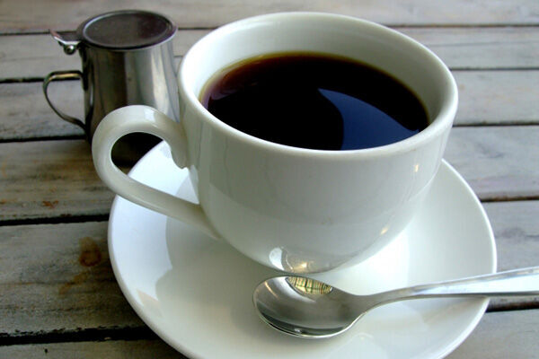 ねこ背を改善する意外な生活習慣「お昼のコーヒーはNG」