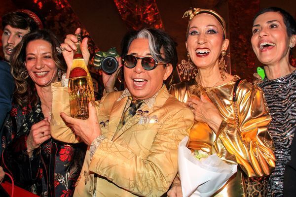 高田賢三さん「エーゲ海に散骨を」きょうだい会議で追悼計画