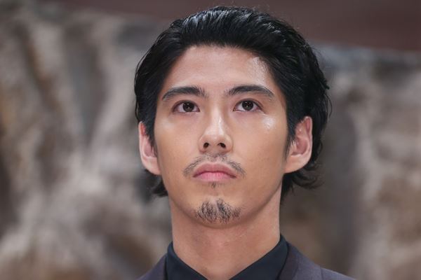 賀来賢人　新婚友人俳優に贈っていた“夫婦生活円満の秘訣”