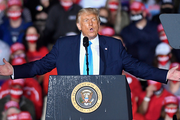 コロナでトランプ政権“崩壊”か…側近も離脱し政策も迷走