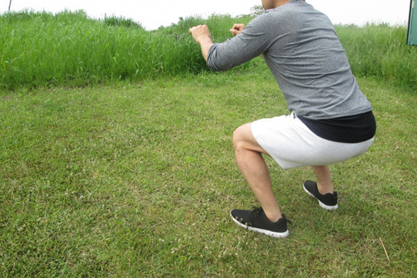 脳内科医が考えた「認知症を予防する8の字スクワット」