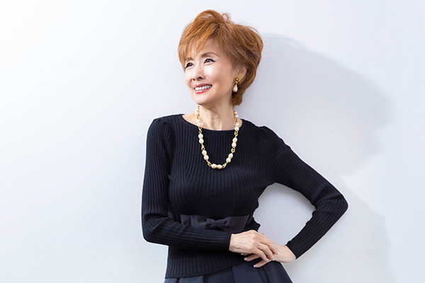 小柳ルミ子 68歳美の秘訣はプチプラコスメとダンベルバッグ