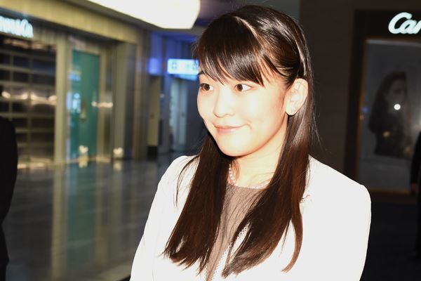 秋篠宮家が菅首相に接近か　合同葬に異例の“家族総出”参列