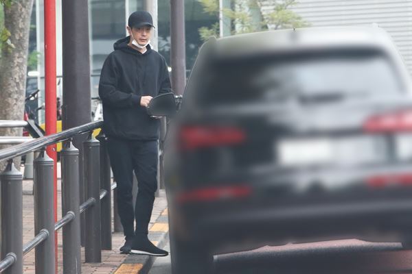 竹内結子さん死去1カ月、夫・中林大樹の指には今も結婚指輪