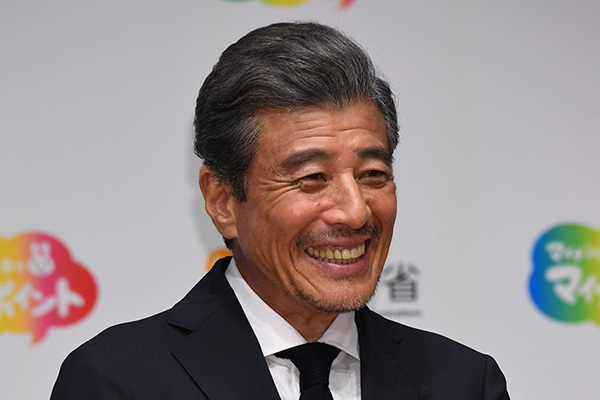 舘ひろし　旭日小綬章を受章！渡さんの墓前に捧げる俳優人生