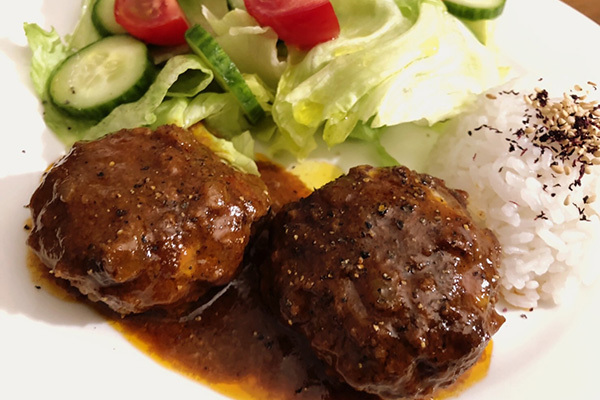フライパン1つでハンバーグ（辻仁成「ムスコ飯」第282飯レシピ）