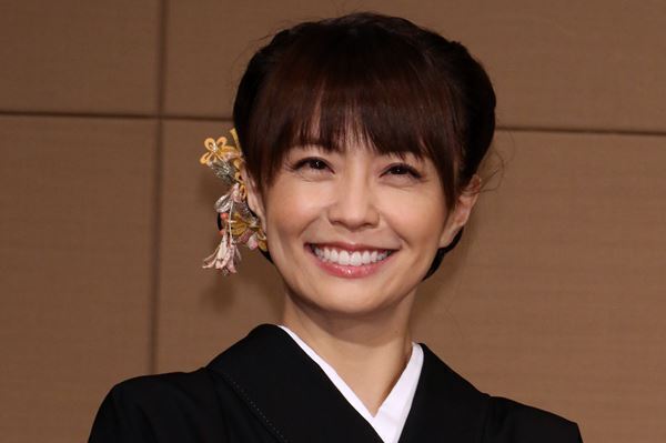 小林麻耶 夫のYouTubeに疑問の声「再生するだけでダイエット」