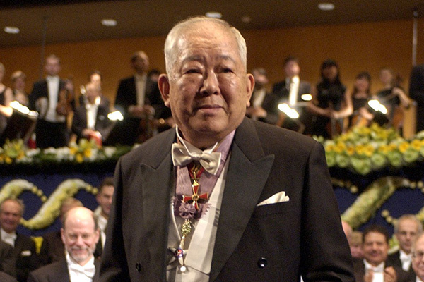 小柴昌俊さんの研究人生「支えてあげたい」と妻も結婚決意