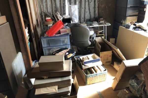 高齢親が「物を床に直置き」はゴミ出し困難の兆候 専門家指摘