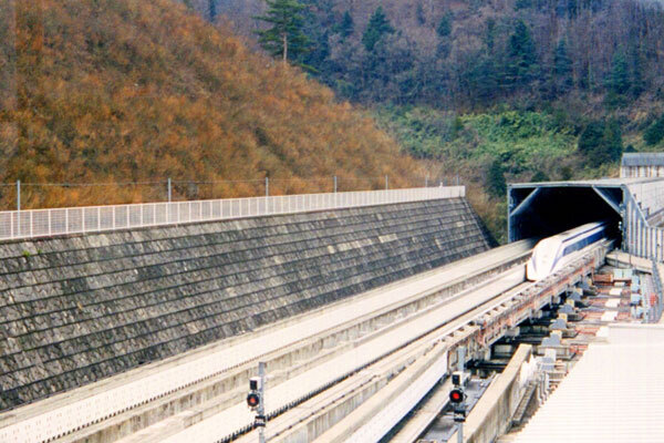 伝説のCMから31年…牧瀬里穂の変わらぬ美しさが話題に