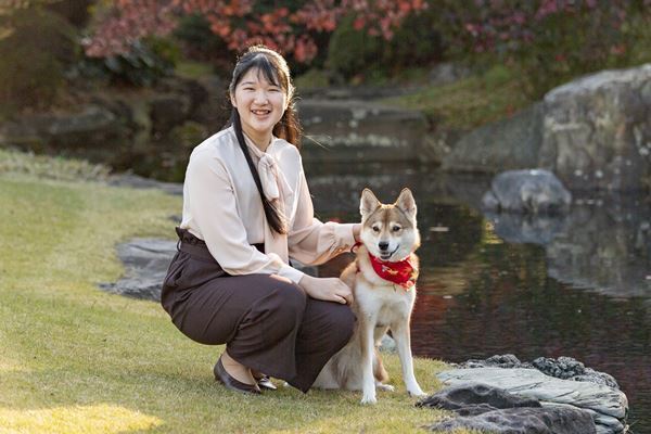 愛子さまと愛犬・由莉の11年…お誕生日もツーショット撮影