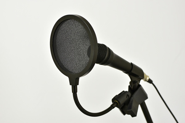 キートン山田が引退へ…声優業を支えた32歳年下妻との出会い