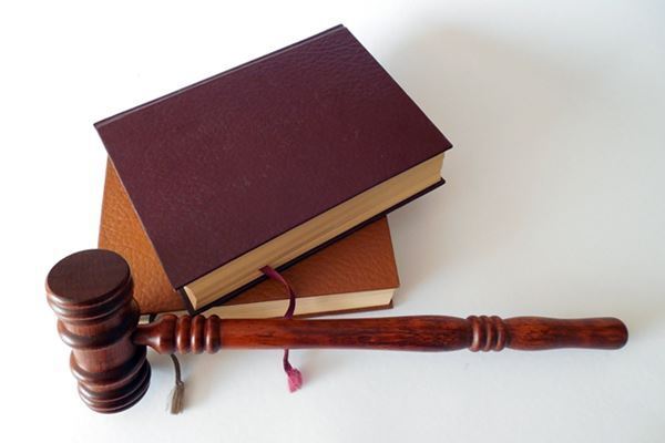 「交際8年で“プロポーズなし”は犯罪的」女性が恋人相手に訴訟