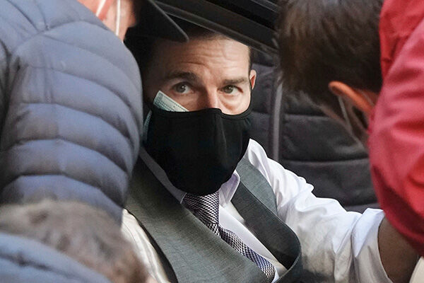 カメラが回っていない時はマスク着用を徹底しているトム・クルーズ（写真：The Mega Agency／アフロ）