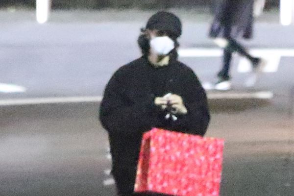 寛一郎“七光りは嫌”でも駆けつけた父・佐藤浩市の還暦祝い