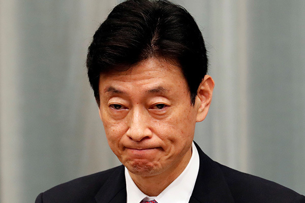 ダメ上司の尻拭い…西村大臣に「まるで中間管理職」と同情論