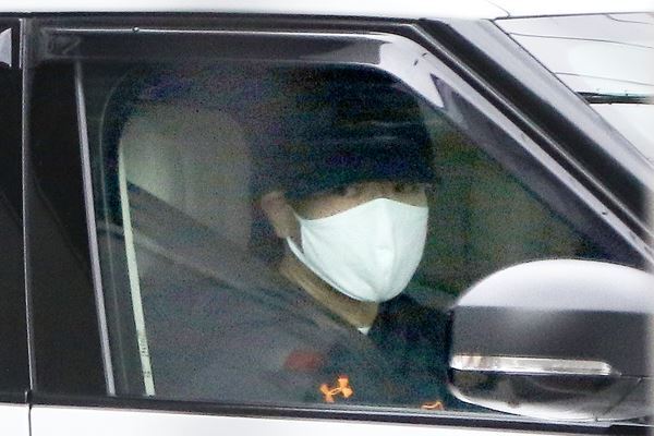 香川照之 3億円豪邸で新恋人と親密同棲！CA妻離婚から4年